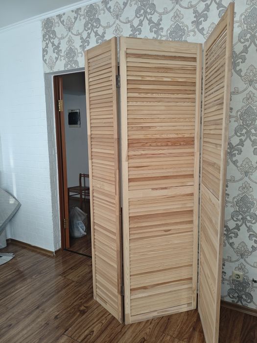 Продам стол, стулья, ширму.