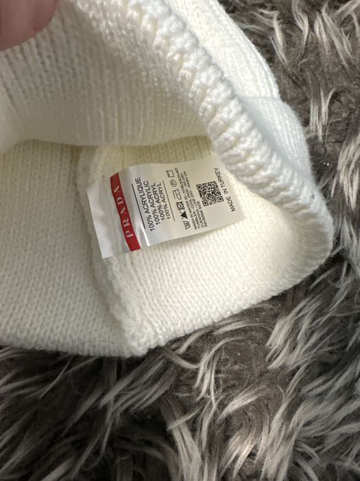 Caciula Prada alba noua Premium