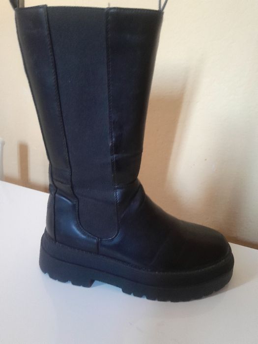 Дамски  ботуши с дебела  подметка