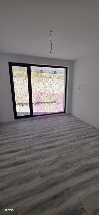 Apartament 3 camere de vânzare la Sinaia