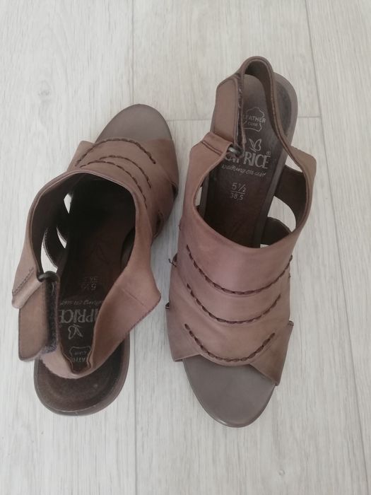 Босоножки женские Caprice