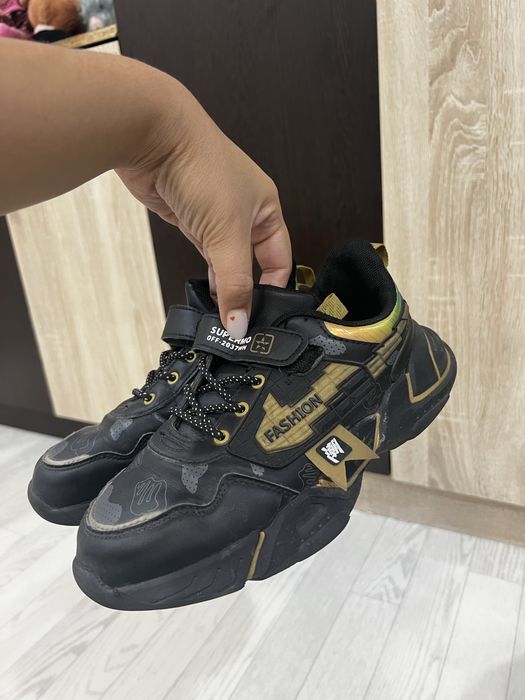 Продам подрастковую обувь