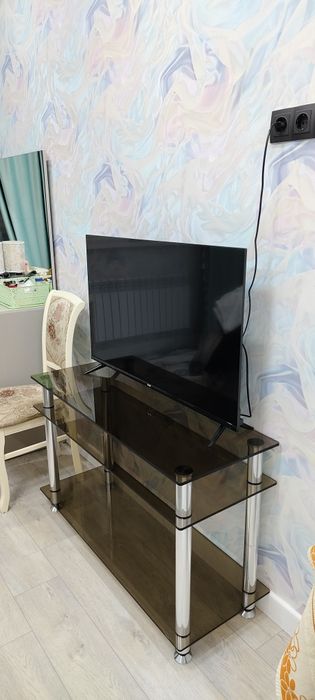 Продам столик под ТВ