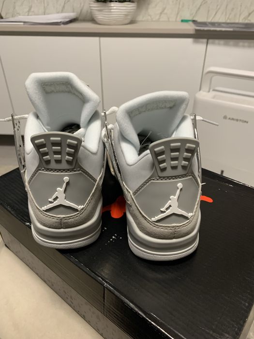 Jordan 4 Retro Frozen