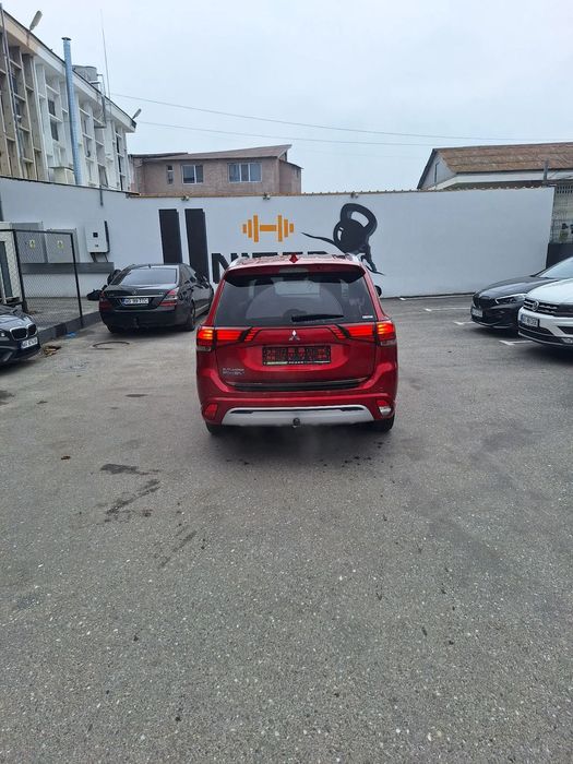 Mitsubishi Outlander Instyle +