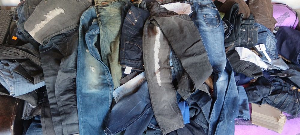 Lot blugi bluze tricouri marfa noua de marca