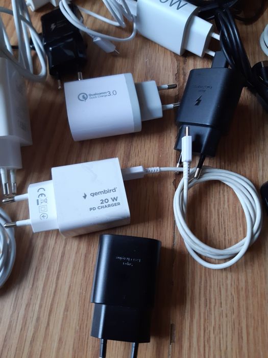 Încărcătoare  15 20 30 66 W Cabluri