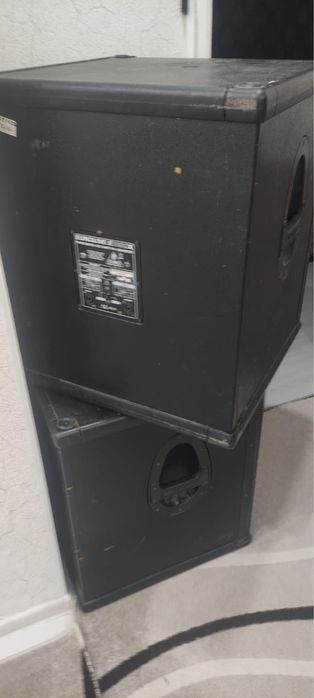Саббуфер Behringer
