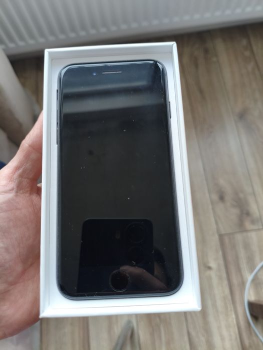 iPhone 7 32гб в отличном состоянии