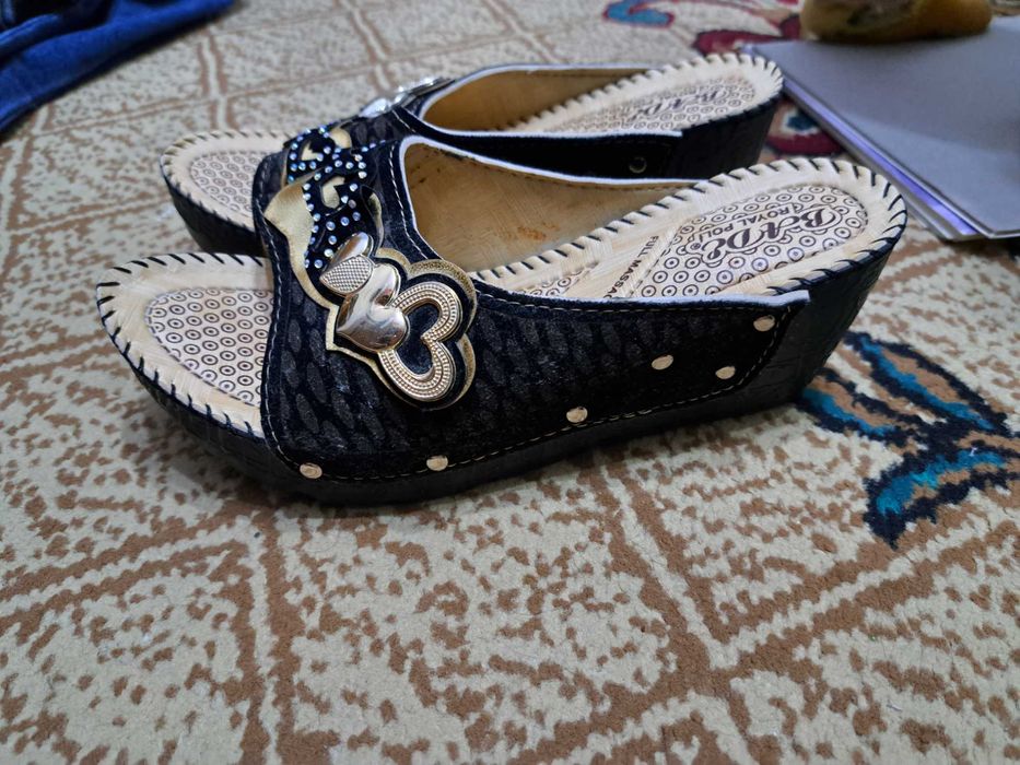 Ayollar oyoq kiyimi hohlovchilar uchun yangi