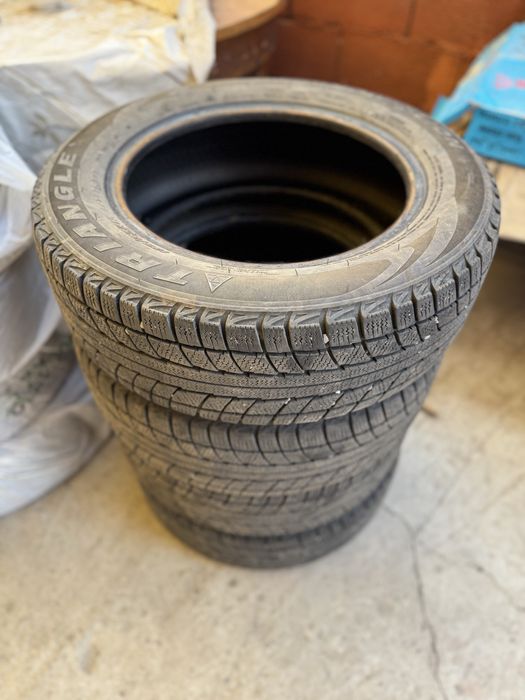 Продам шины зимние почти новые