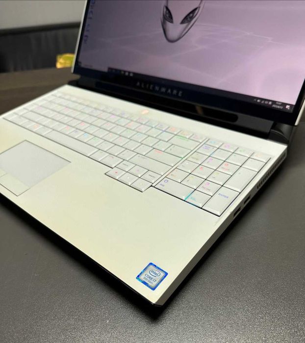 High Performance Alienware Area 51m Gaming Laptop Intel I7-9700K 32GB RAM 512GB SSD + 1TB HDD 144Hz English Keyboard