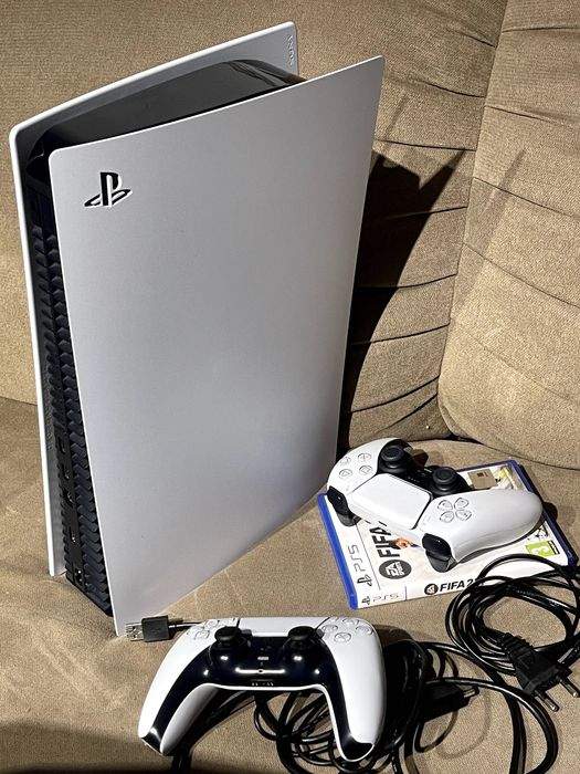 Sony PlayStation 5 с дисководом + 2 джостика и 1 диск