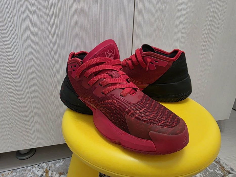 Vand adidas pentru baschet