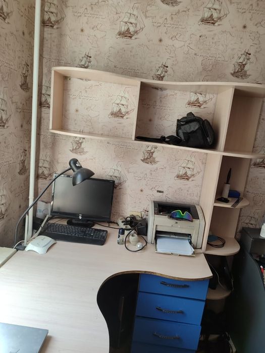 Стол школьный компьютерный