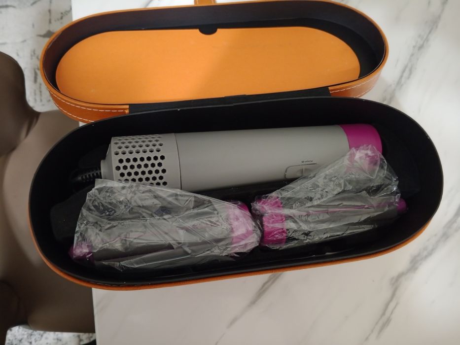 Фен для укладки волос. В хорошем состоянии.