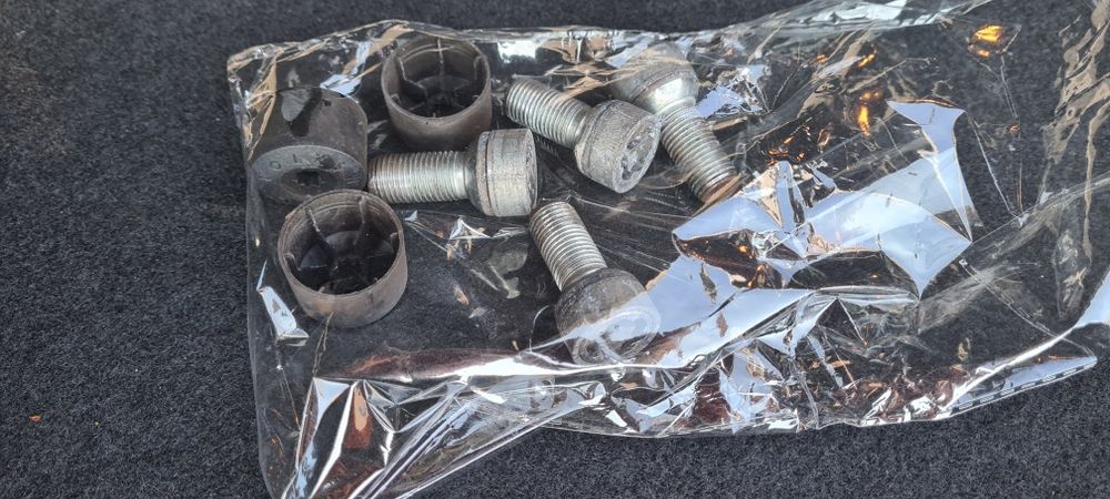 Vând 4 prezoane antifurt