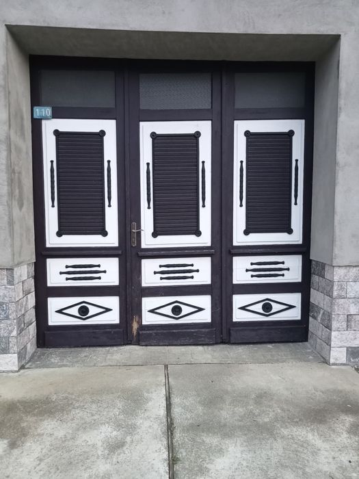 Vând poarta din lemn