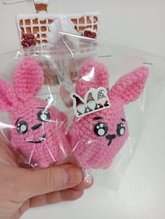 Вязаные игрушки -брелки, ручная работа