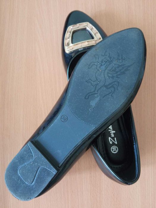 Продам туфли лаковые