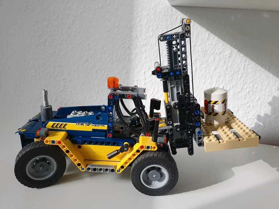 Lego Tehnic 42079: Heavy Duty Forklift