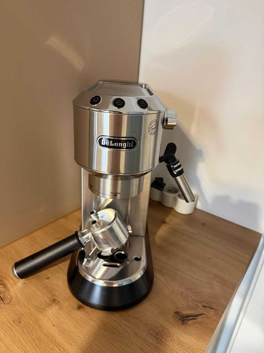 Espressor manual DELONGHI Dedica Style EC685.M