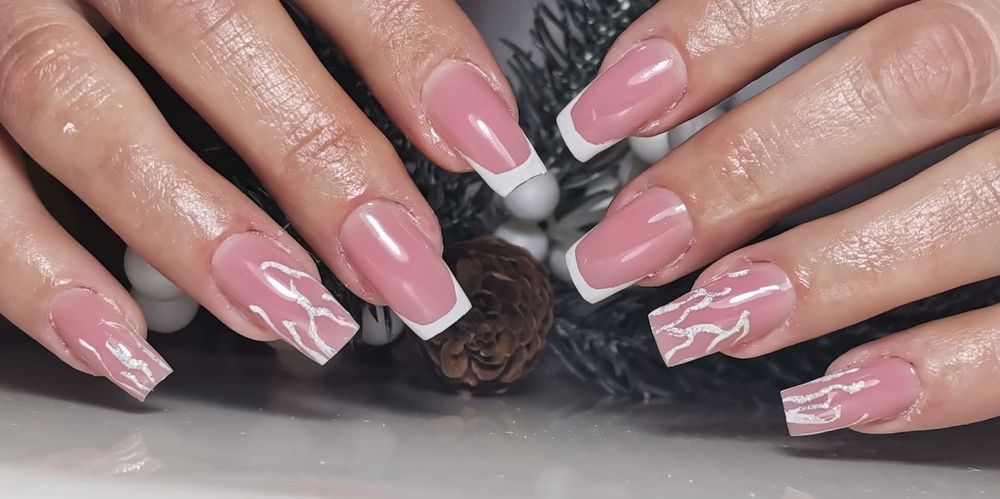 Unghii cu gel și semi