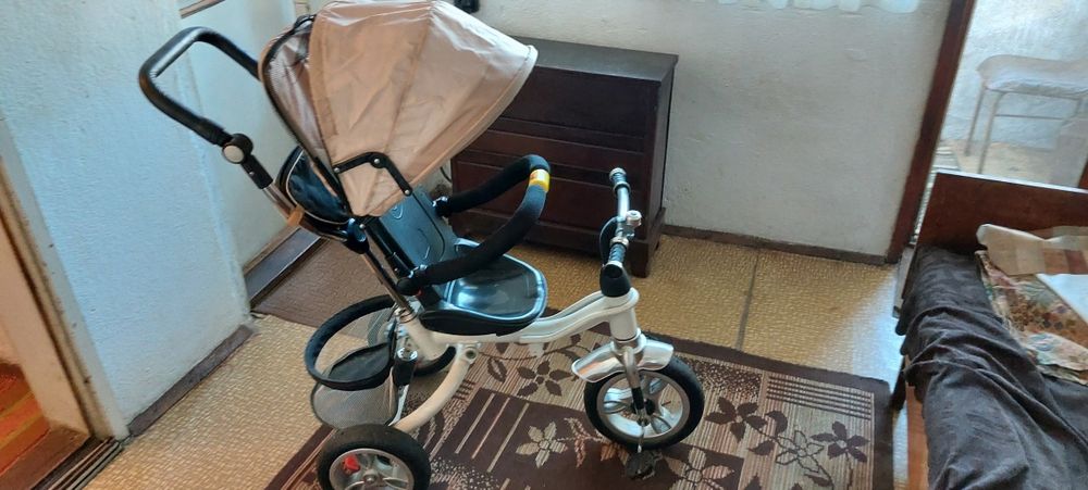 Бебешка триколка (почти неизползвана)