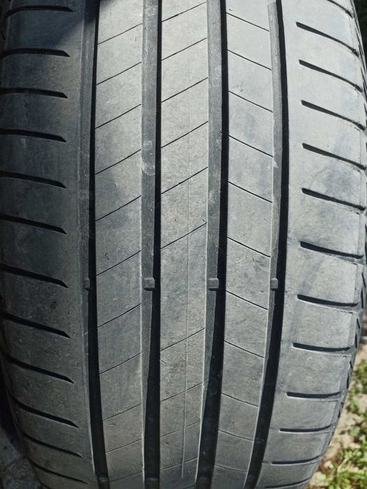 Bridgestone 215/55/17 летни