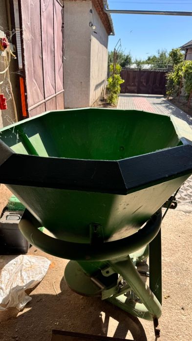 Masina imprastiat ingrasaminte Amazone  600 kg