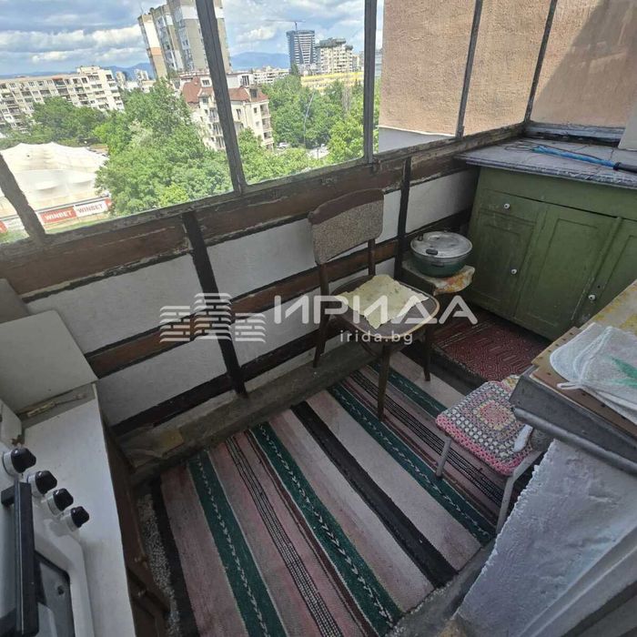 Продава тристаен апартамент в квартал Младост 2