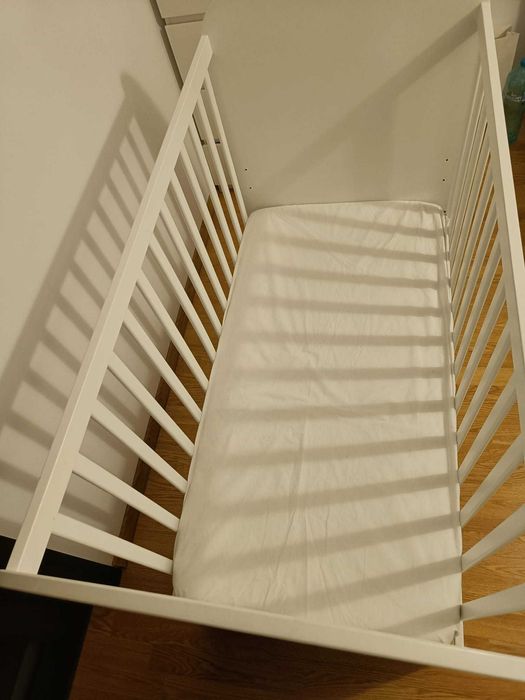 Patut bebelusi Ikea Gonatt + saltea+husa, aparatoare pat, masa infasat
