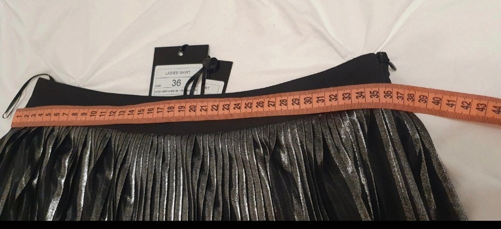 Fusta midi neagra  plisata Mohito