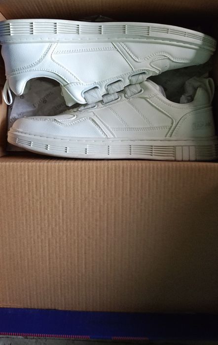 Продам кроссовки унисекс