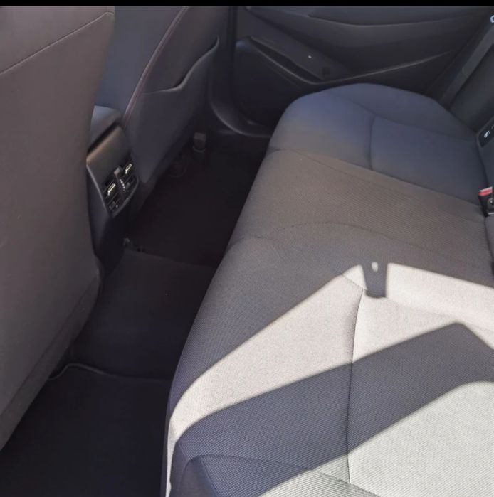Лек автомобил Toyota Corolla