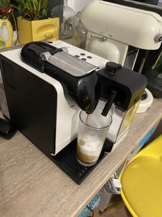 Aparat de cafea nespresso Delonghi
