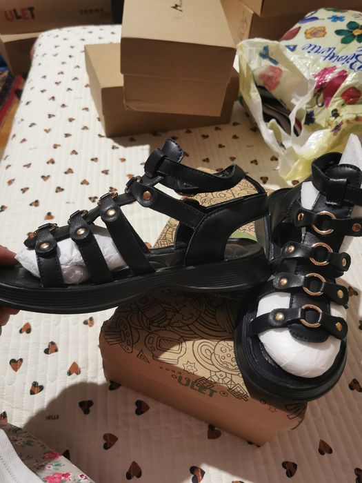 Продам детские сандали