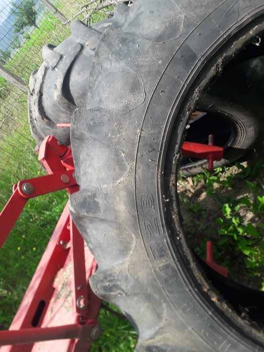 Cauciucuri tractor U445    12,4/11R28