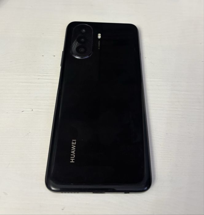 Продам смартфон HUAWEI NOVA Y70