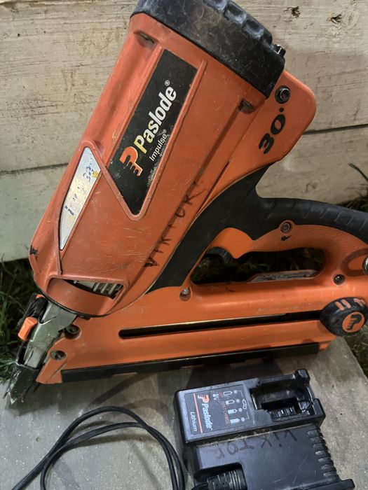 Pistol cuie lemn paslode im350