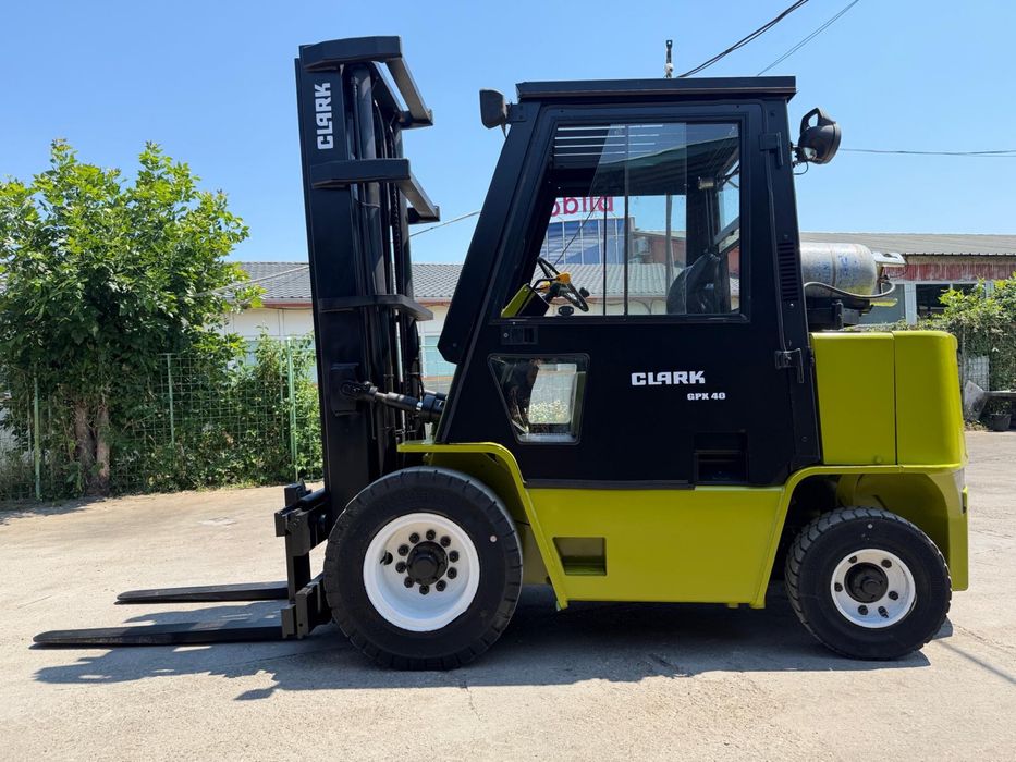 Motostivuitor CLARK 4 tone - cabina inchisa