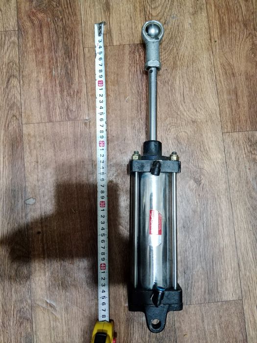 Продам пневматический цилиндр