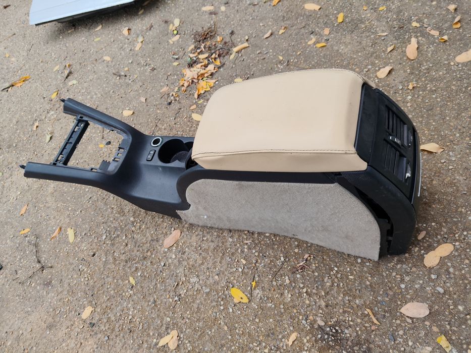Bancheta și cotiera crem piele Skoda Octavia 2(2004-2013) berlină/Sedan