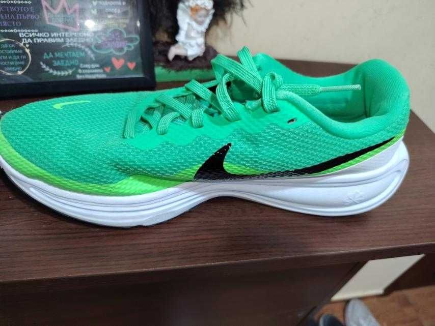Продавам маратонки Nike Revolution 8
