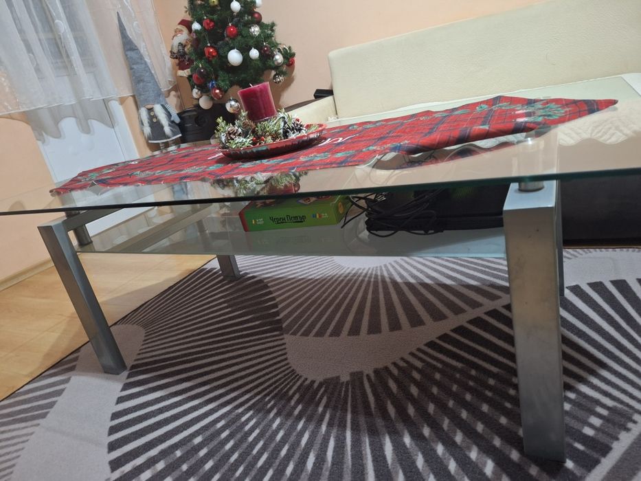 Стъклена холна маса