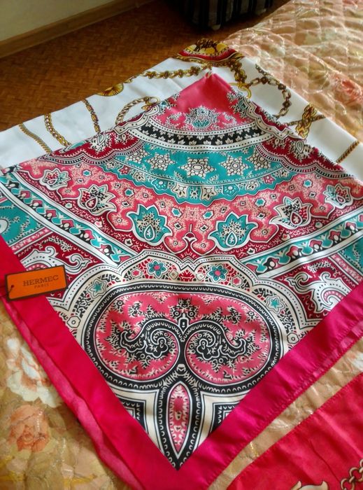 Платки новые 1м на 1 м.