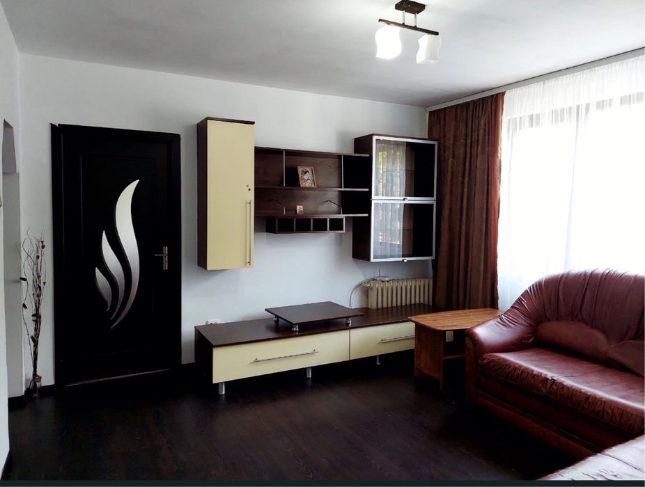 Vand Apartament zona Strada Camelie Nord bloc 42 semidecomandat 45 mp2