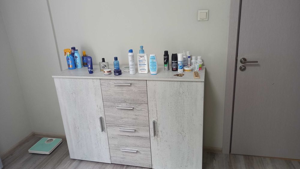 Продавам спален комплект