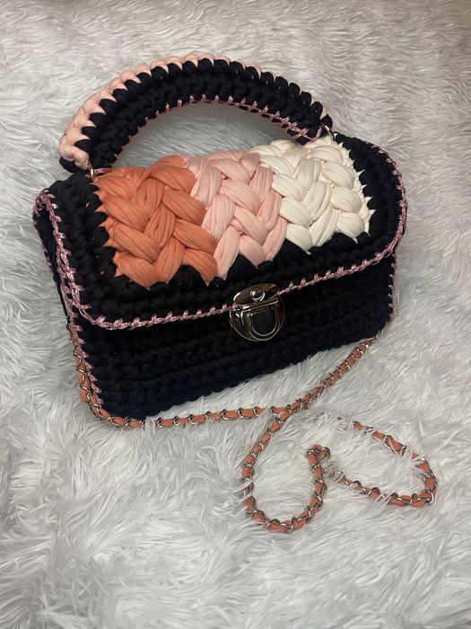 Geantă croșetată manual