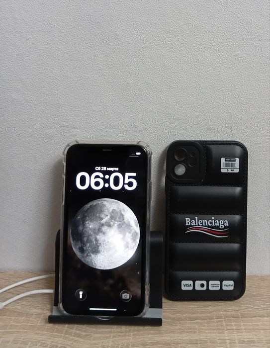 Iphone 11 .  Акб 75%     .